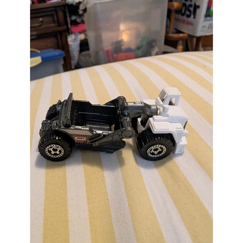 Matchbox 2016 MBX Construction S.C.P.R.X. Ford Diecast Toy Truck 1:64 Scale